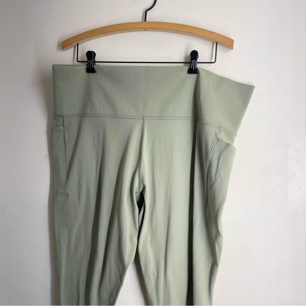 Athleta Salutation Stash Pocket II Capri Pant Eucalyptus Green size 3X - Picture 9 of 12